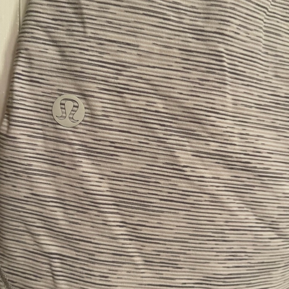 New Lululemon gray striped On the Fly skirt 6 athletic - Picture 9 of 11